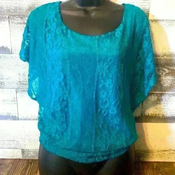 Women’s blouse size medium - Picture 1 of 1